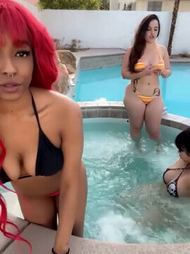 Jikatabi Lesbian play in the pool – Onlyfans leaked
